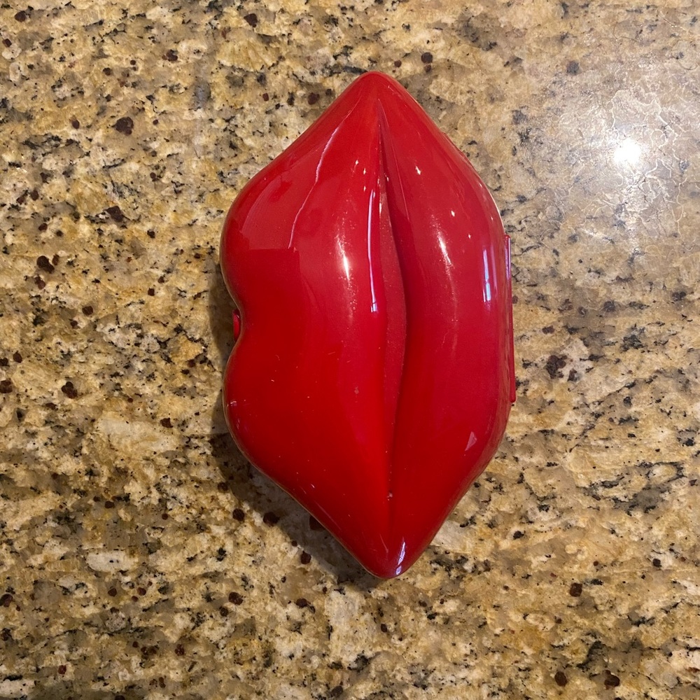 Kiss Lips Clutch View 3